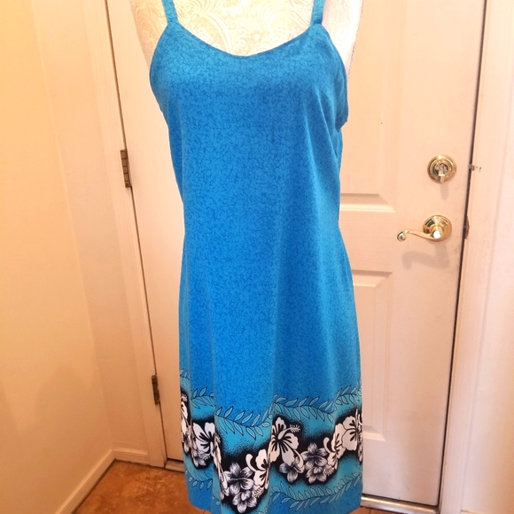 Traditional Hawaiian Summer dress - Picture 1 of 3